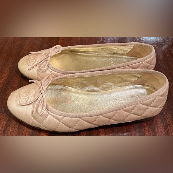 Chanel interlocking CC Bow Accent Ballet Flats in gold - Picture 4 of 12